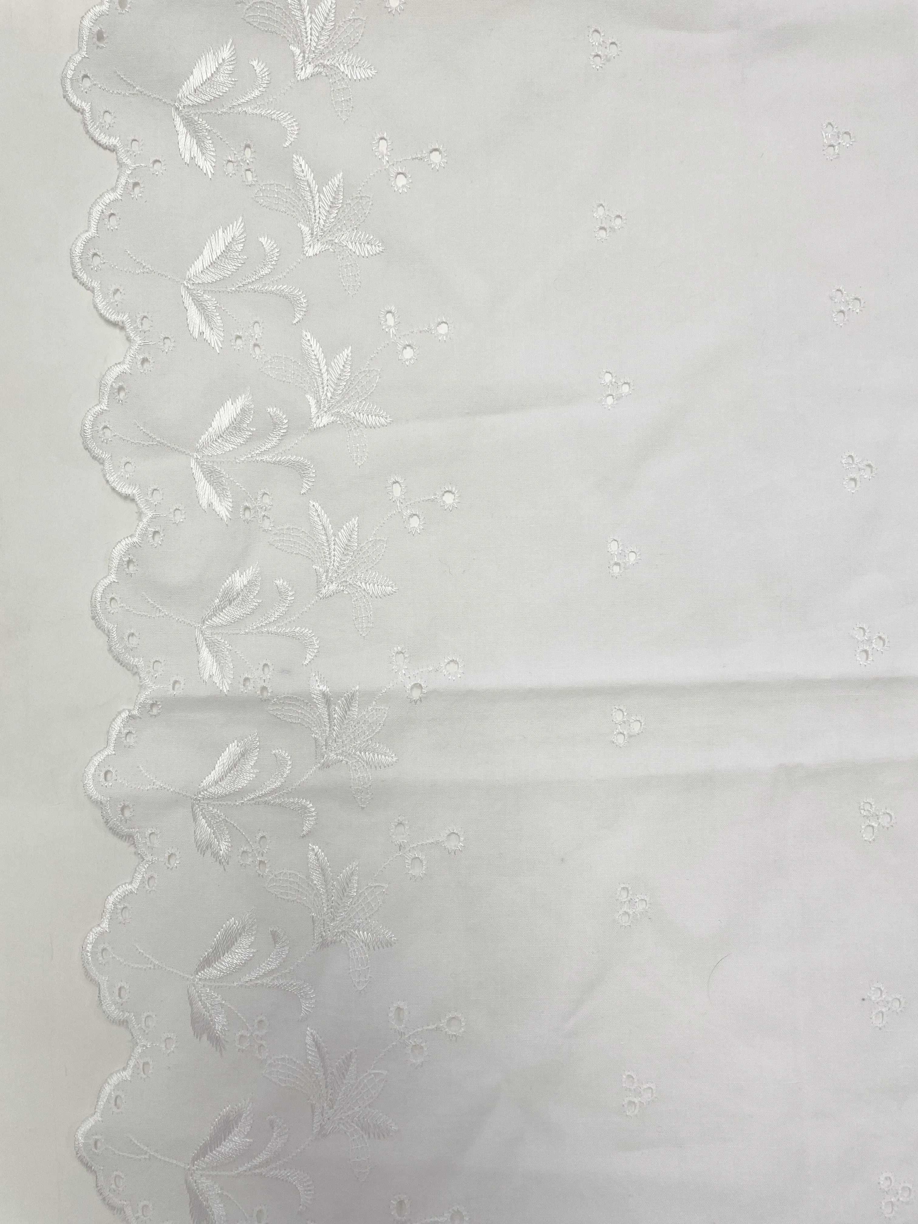 1 YD Poly/Cotton Eyelet - White with Scalloped Border