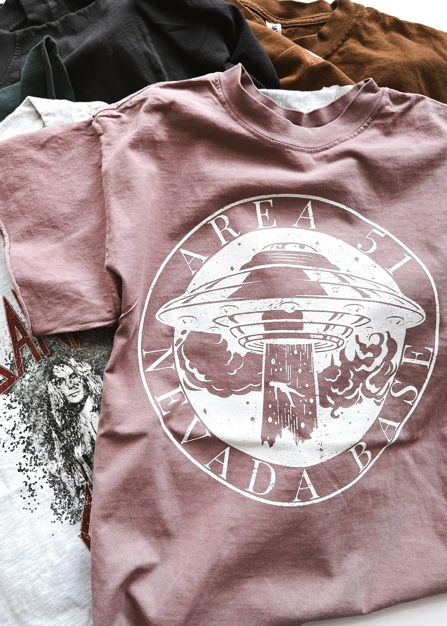 AREA 51 SIDE SLIT TEE