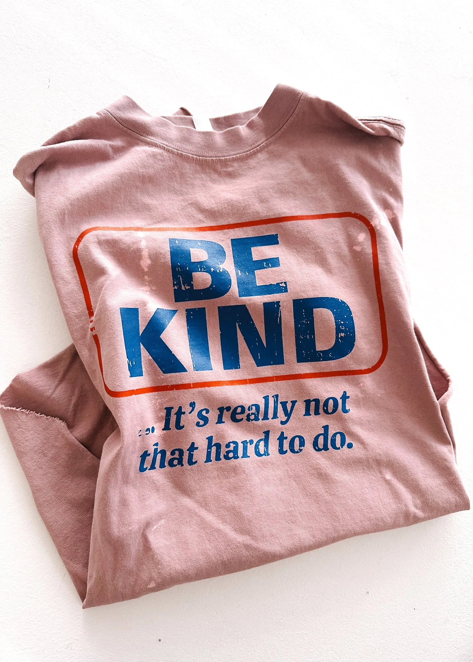 BE KIND (IT'S NOT THAT HARD TO DO) BLEACHED OUT SIDE SLIT TEE