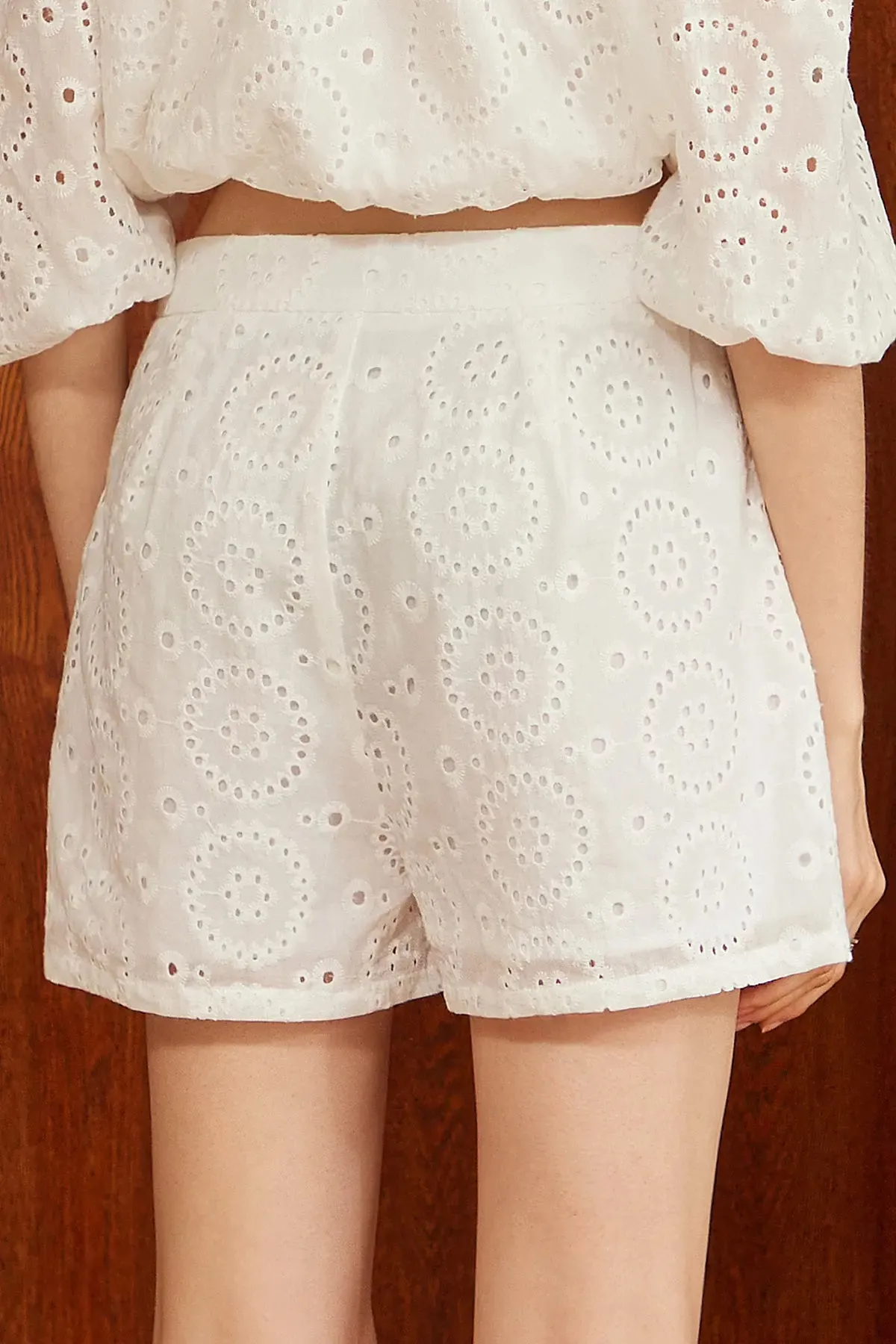 Eyelet Embroidery Zipper Side Shorts
