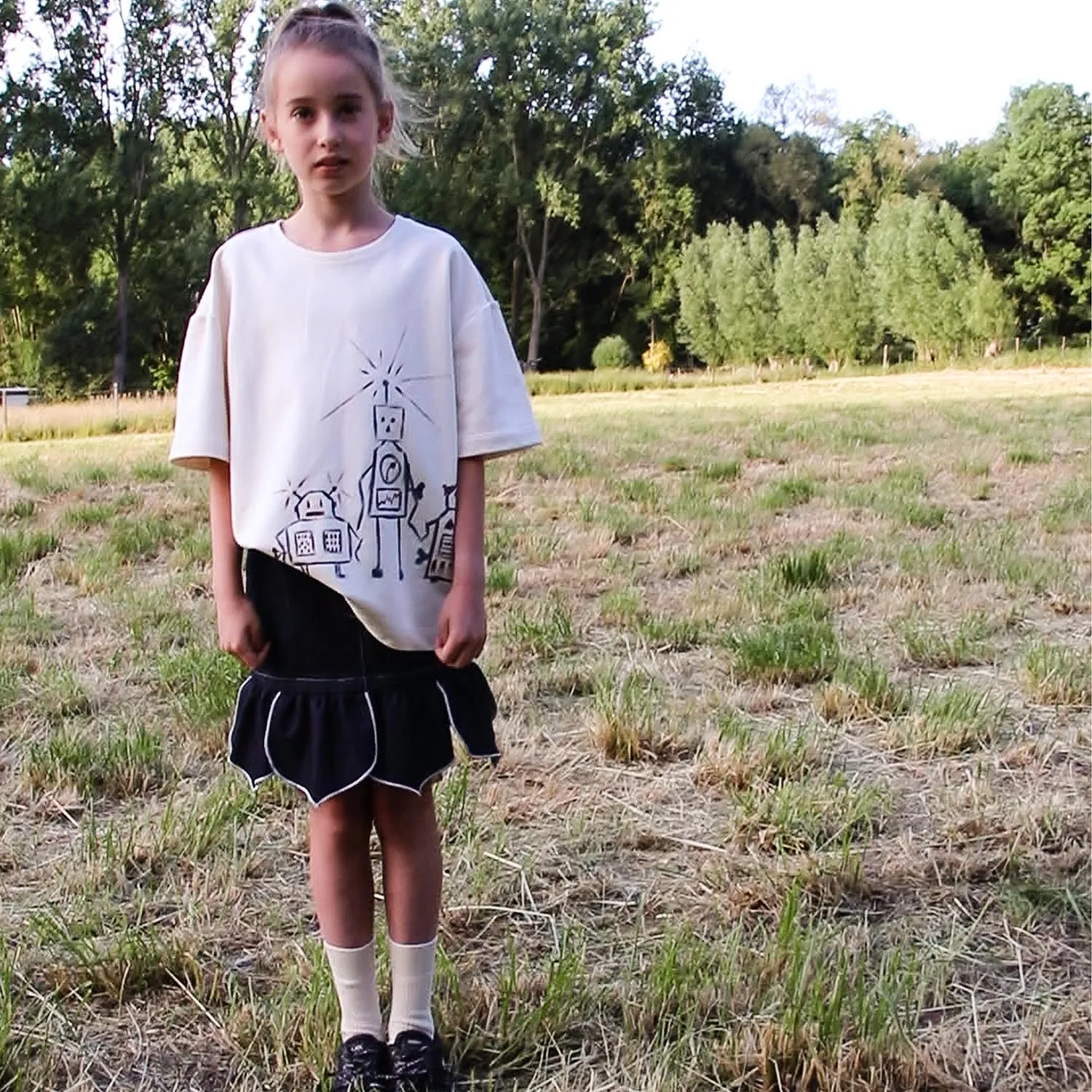 Gebroken wit oversized T-shirt met handbeschildering