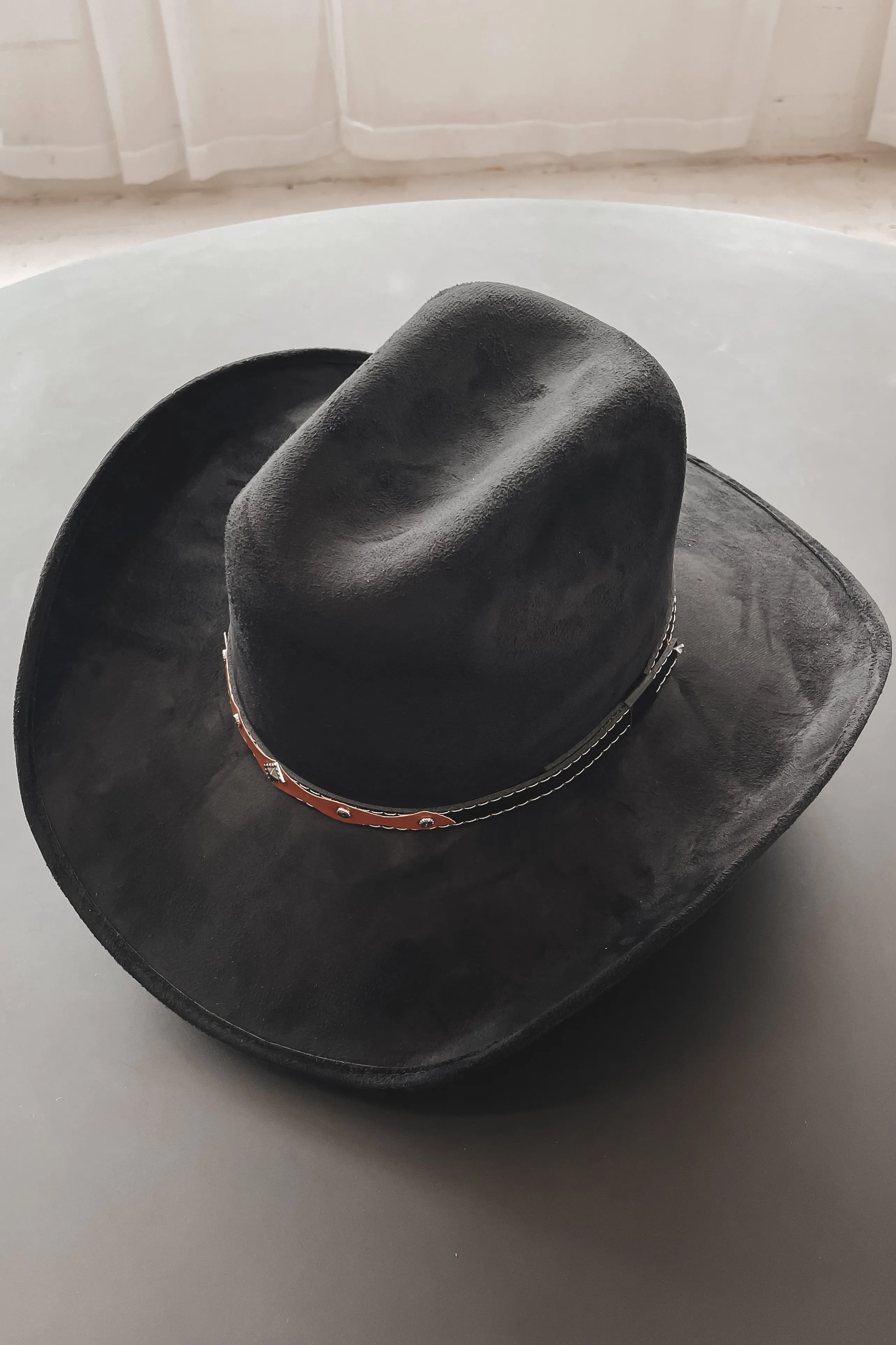 Sure! To optimize the title for better search visibility and appeal, we can add relevant keywords and modifiers to highlight key features. Heres a suggestion:

Stylish Unisex Vegan Western Cowboy Hat - Eco-Friendly, Classic Design

This title highlights the style, unisex nature, vegan material, and western theme, while also adding eco-friendly and classic design to attract more attention.