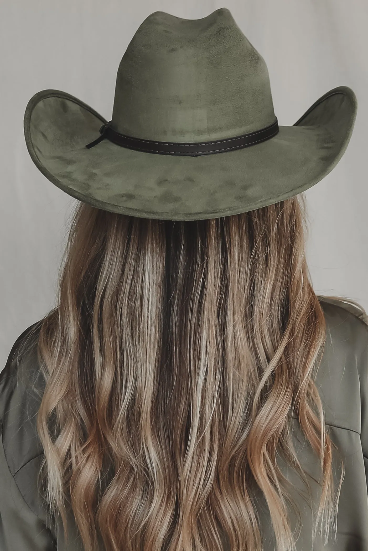 Sure! To optimize the title for better search visibility and appeal, we can add relevant keywords and modifiers to highlight key features. Heres a suggestion:

Stylish Unisex Vegan Western Cowboy Hat - Eco-Friendly, Classic Design

This title highlights the style, unisex nature, vegan material, and western theme, while also adding eco-friendly and classic design to attract more attention.
