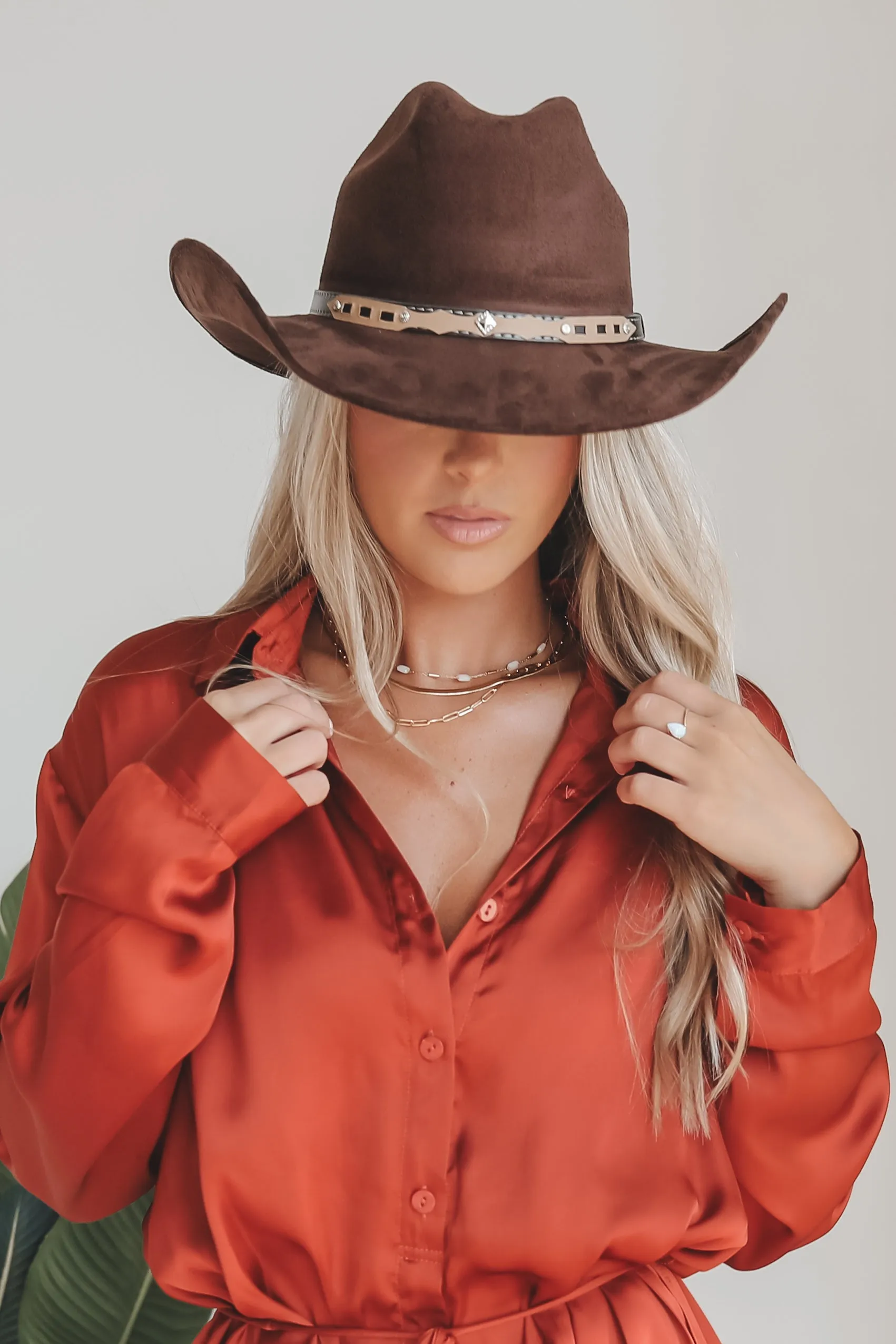 Sure! To optimize the title for better search visibility and appeal, we can add relevant keywords and modifiers to highlight key features. Heres a suggestion:

Stylish Unisex Vegan Western Cowboy Hat - Eco-Friendly, Classic Design

This title highlights the style, unisex nature, vegan material, and western theme, while also adding eco-friendly and classic design to attract more attention.