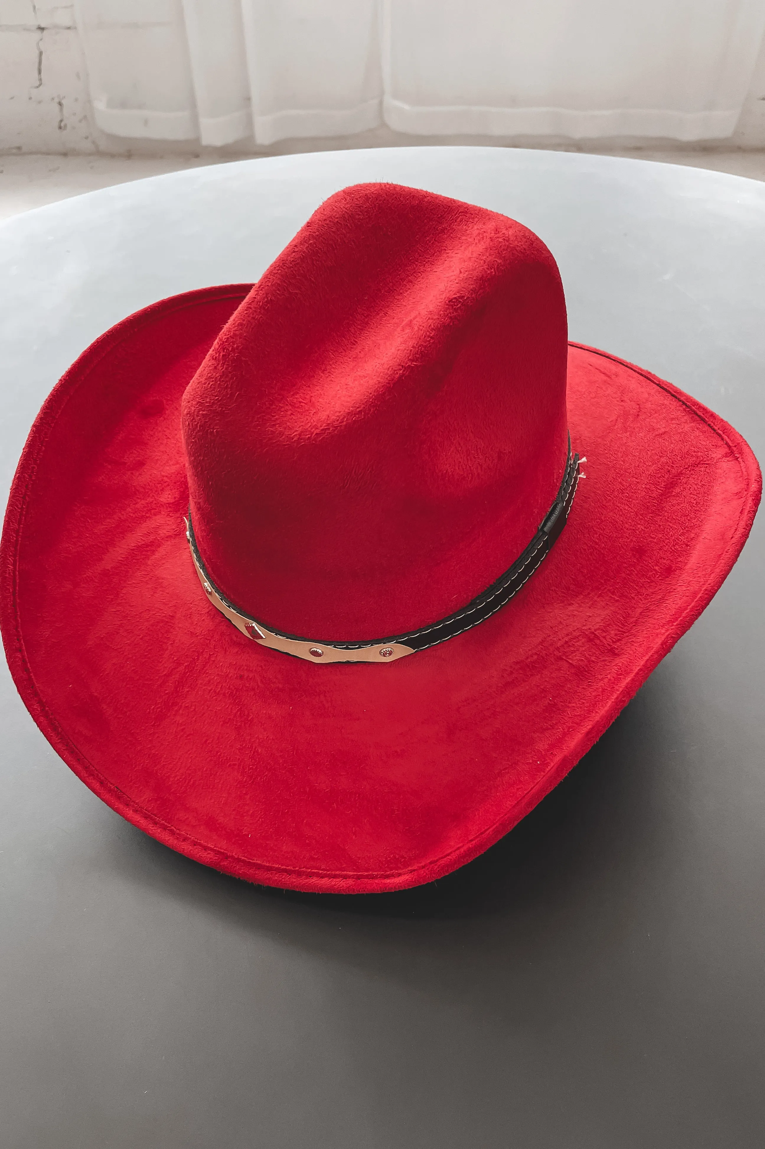 Sure! To optimize the title for better search visibility and appeal, we can add relevant keywords and modifiers to highlight key features. Heres a suggestion:

Stylish Unisex Vegan Western Cowboy Hat - Eco-Friendly, Classic Design

This title highlights the style, unisex nature, vegan material, and western theme, while also adding eco-friendly and classic design to attract more attention.