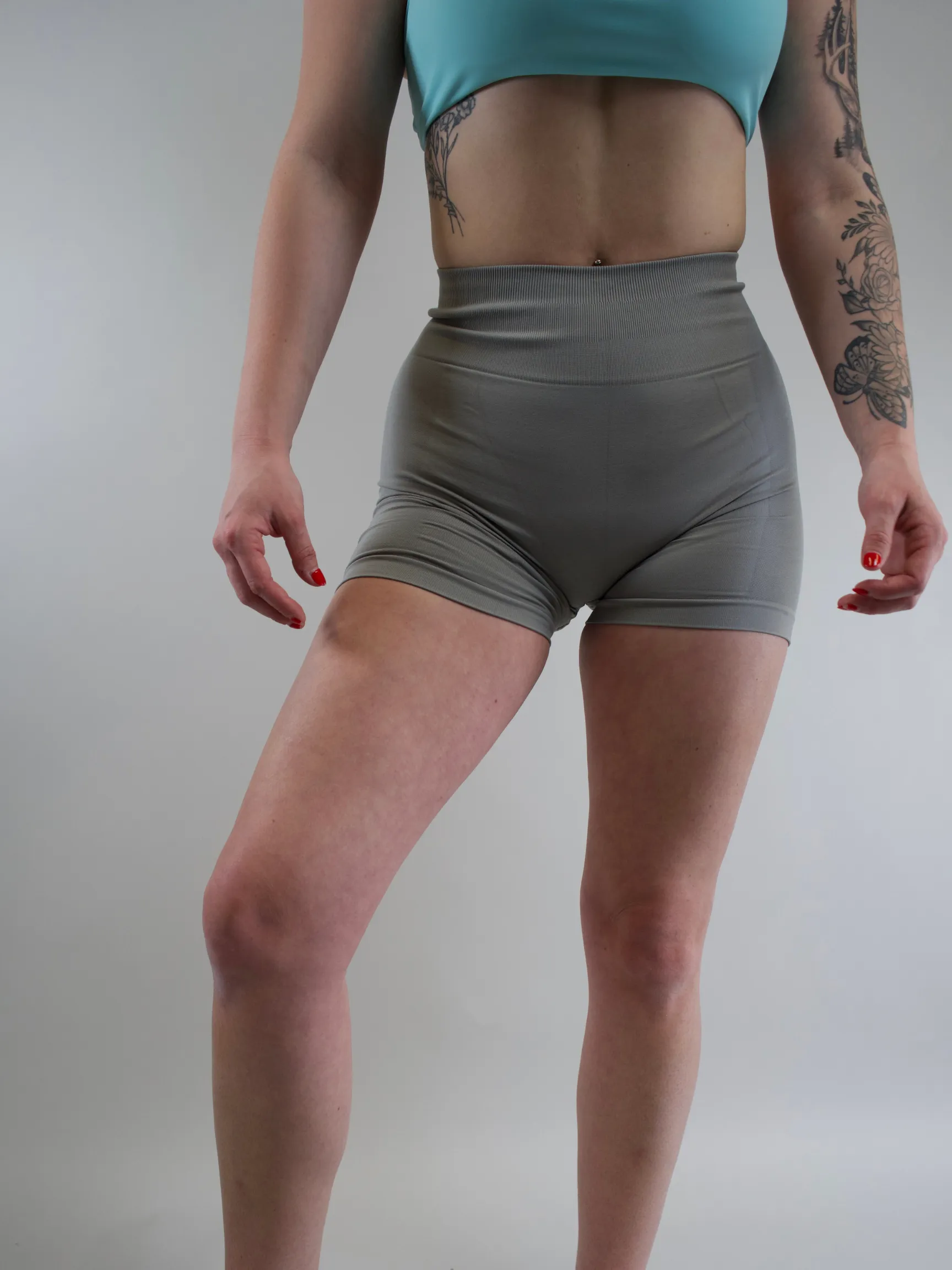 "STREIGNTH" SEAMLESS SCRUNCH SHORTS